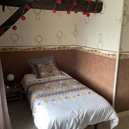 Chambre Simple Avec Wifi Chatellerault Daire Dış mekan fotoğraf